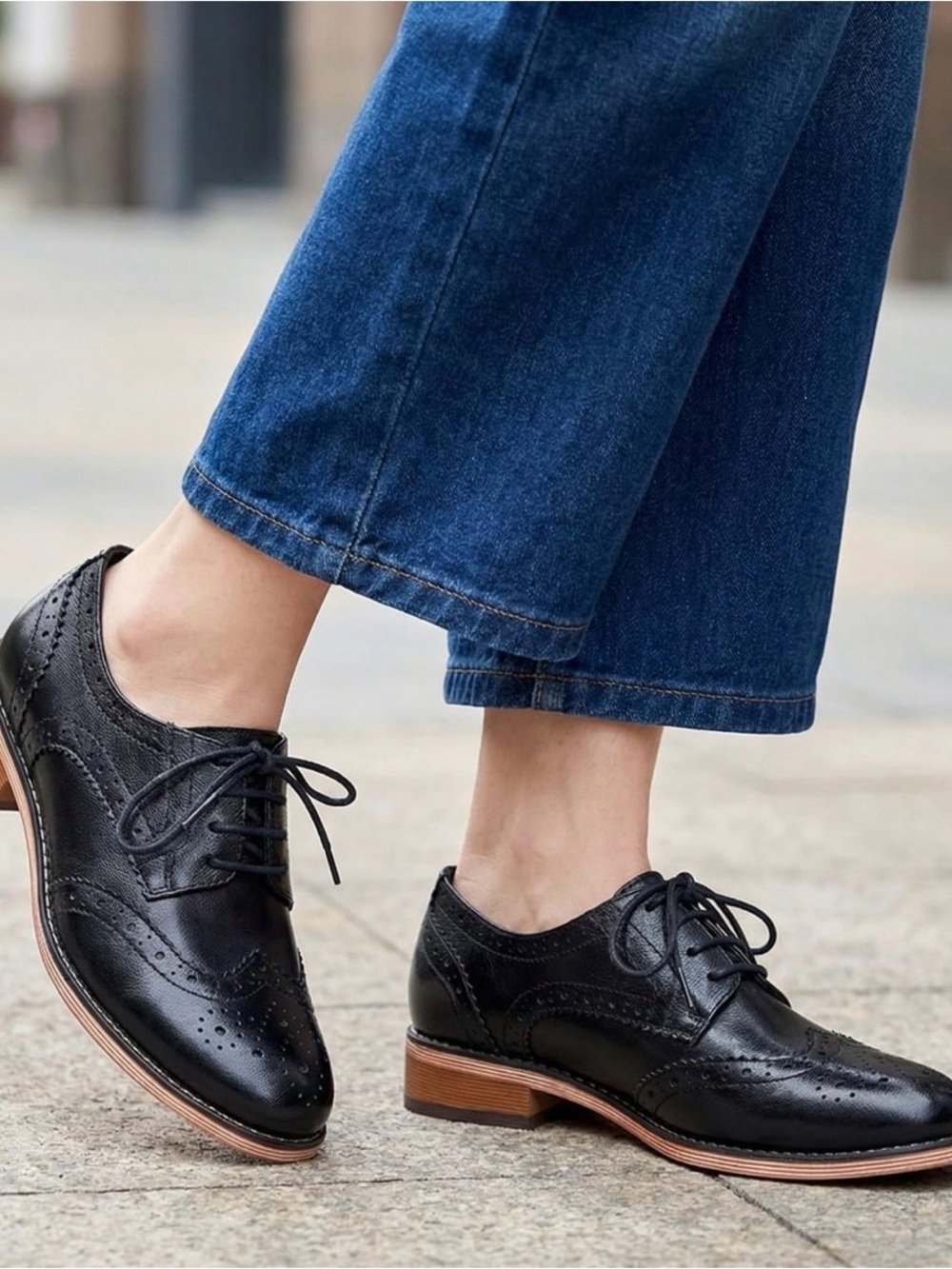 Mona Flying Black Leather Wingtip Oxfords with Pointed Toe, Ex Condition, Size 8
